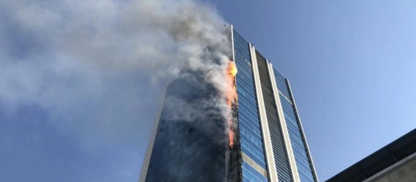 Ιταλία: Φωτιά σε ουρανοξύστη στο Μιλάνο (βίντεο)